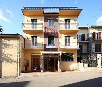 Il Centrale Cortona Bagian luar foto